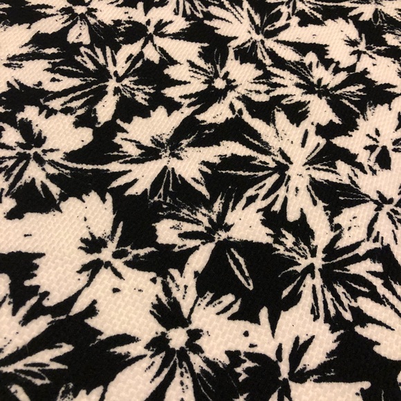 Lularoe Floral Black&White Cassie Size Small - Picture 2 of 3